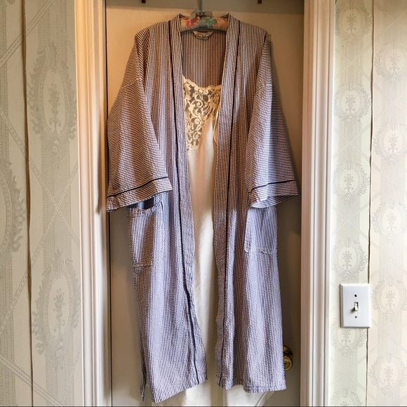“Sea Island loungewear” seersucker robe!💋 SALE!! - Picture 3 of 7
